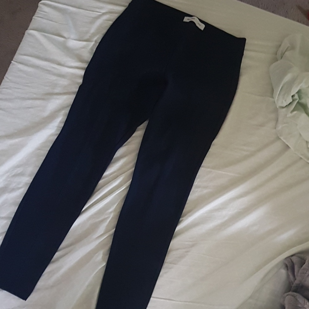 Pants, a skinny silhouette in a stretch knit